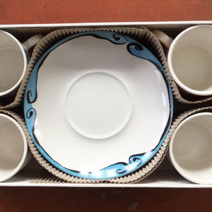 A Boxed Individual Retro Coffee Set in Fabulous Shoe Designs image 3