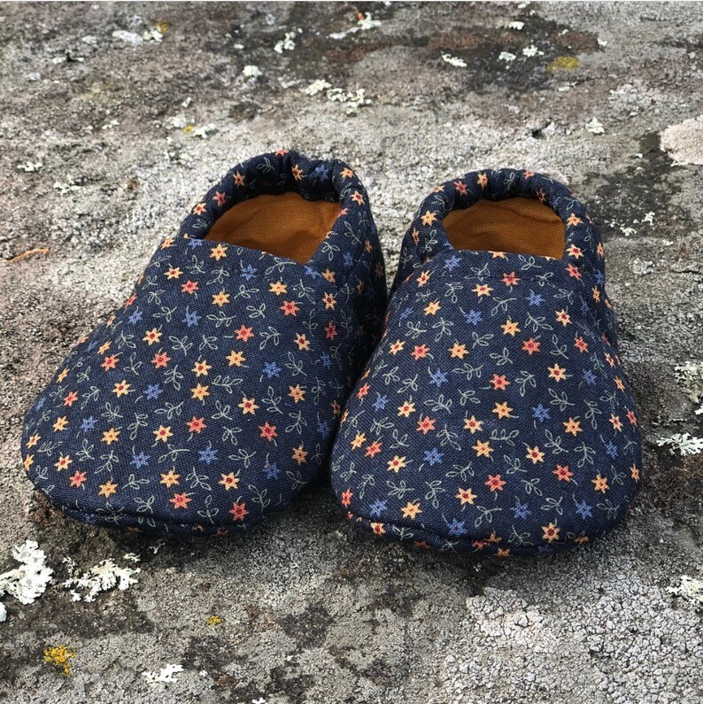 navy baby booties