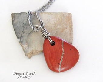 Collier en jaspe rouge enveloppé dans du fil d'argent sterling, petit pendentif en pierre minimaliste moderne simple, bijoux en pierres précieuses bohème naturel terreux