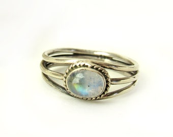 Vintage Sterling Silver Moonstone Ring, Delicate Dainty Silver Ring, Moonstone Ring Size 7-1/2, 925 Silver & Gemstone Jewelry