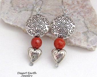 Boucles d'oreilles en étain avec pierres de jaspe rouge et petits pendentifs coeur, coeurs et fleurs, cadeaux bijoux fête des mères, cadeau 10e anniversaire pour femme