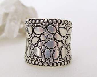 Bague moderniste en argent sterling avec texture unique, bijoux vintage inhabituels, large anneau en argent taille 6, style contemporain urbain chic