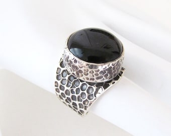 Thick Hammered Sterling Silver Ring with Black Onyx Gemstone, Vintage Bold Modernist Statement Jewelry, Onyx Ring Size 6