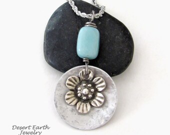 Pendentif fleur en argent et étain avec opale bleue du Pérou sur collier en acier inoxydable, cadeaux bijoux floraux printemps/été pour femme
