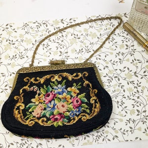 Gobelin bestickte Tasche mit filigranem Bügel, Verschluß und Spiegel VINTAGE #23