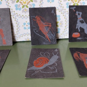 Schwarzer Peter VINTAGE Kartenspiel , Druck mit rot und weiss auf schwarzen Karten