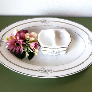 Prato oval com ornamento e saleiro muito antigo VINTAGE