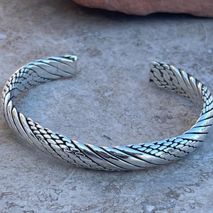ヴィンテージ 厚手スターリングシルバー編み込みカフブレスレット - 33