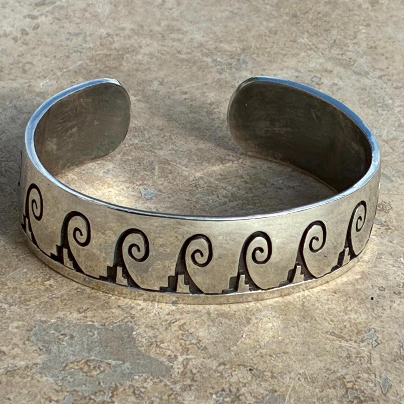 HOPI Gene Pooyouma シルバー 波柄 デザイン バングル Gene Pooyouma Vintage Hopi Big Waves Vintage Sterling Silver