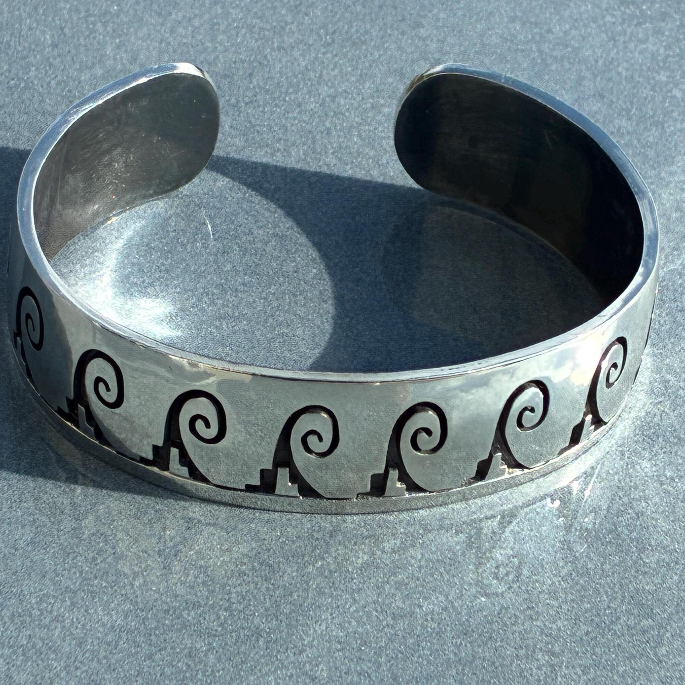 HOPI Gene Pooyouma シルバー 波柄 デザイン バングル Gene Pooyouma Vintage Hopi Big Waves Vintage Sterling Silver