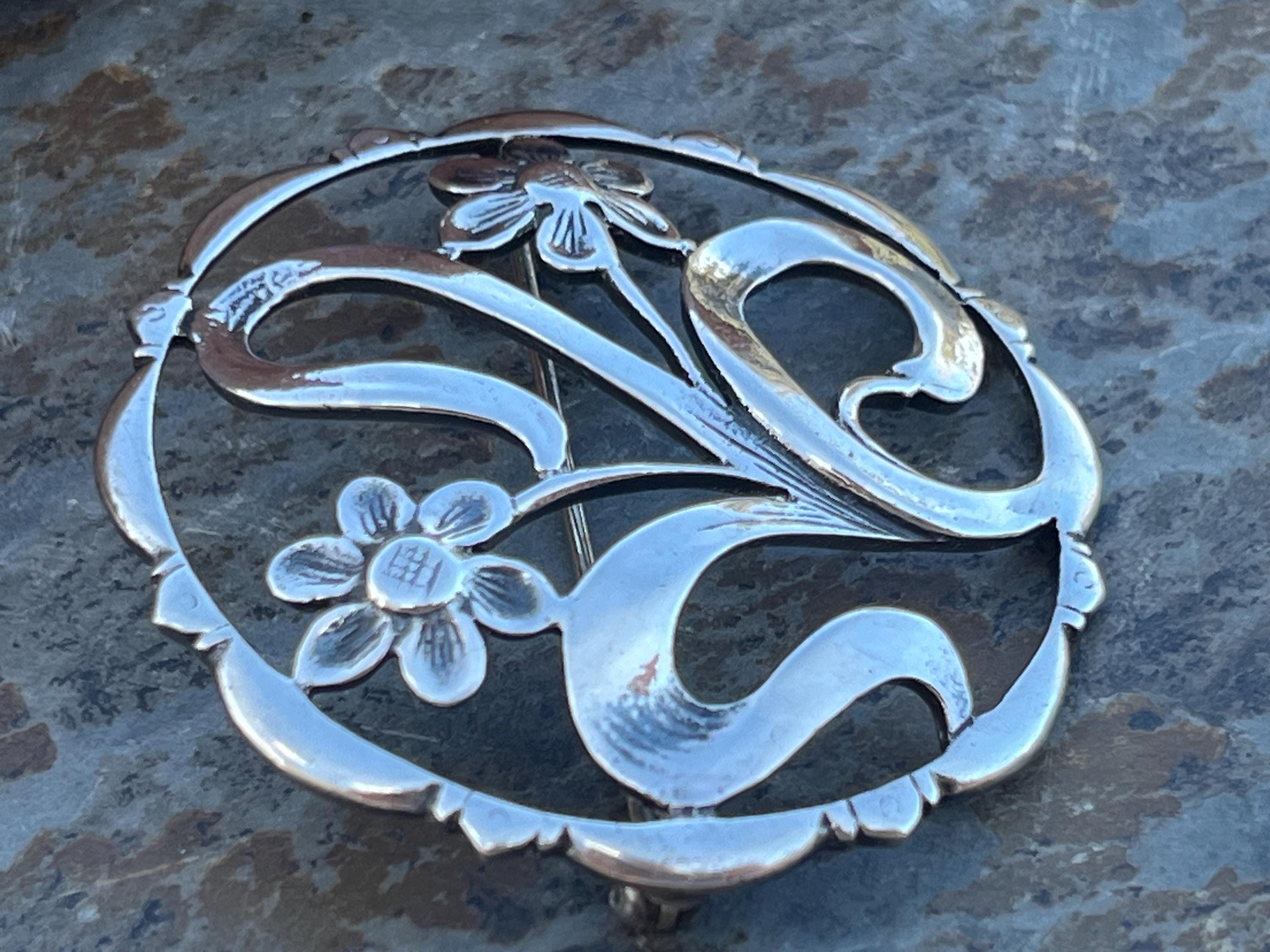 Baur Sterling ~ ヴィンテージ シルバー 円形花柄ブローチ / ピン 1940 年代頃 - Etsy 日本 1095、チェーン付き　シルバーピンブローチ　純銀　刻印　まとめ2点