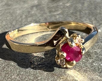 Vintage 14k Solid Yellow Gold Ruby Ring with Diamond Accents - Size 6