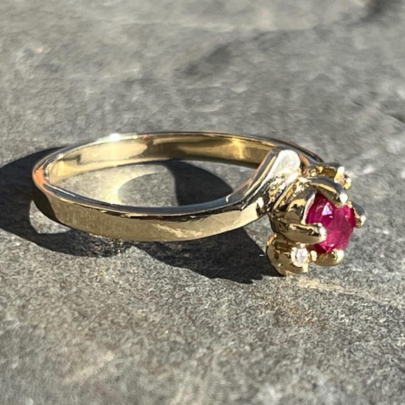 Vintage 14k Solid Yellow Gold Ruby Ring with Diam… - image 3