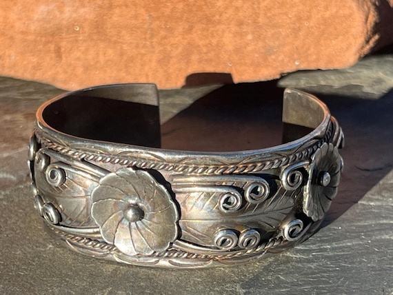 Native American Very Intricate Vintage Navajo Sterling Silver Flower Bracelet Native American Very Intricate Vintage Navajo Sterling Silver Flower Bracelet
