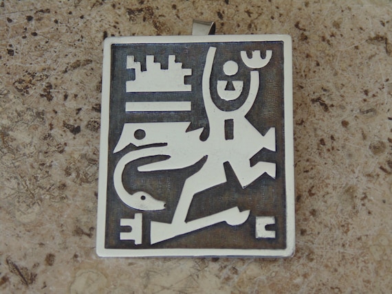 Guayasamin ~ Vintage Ecuador 900 Silver Pendant / Pin