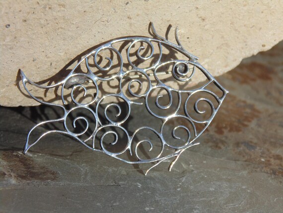 Broche Poisson En Métal Argenté - Style Élégant Et Marin - Neuf Sans Emballage