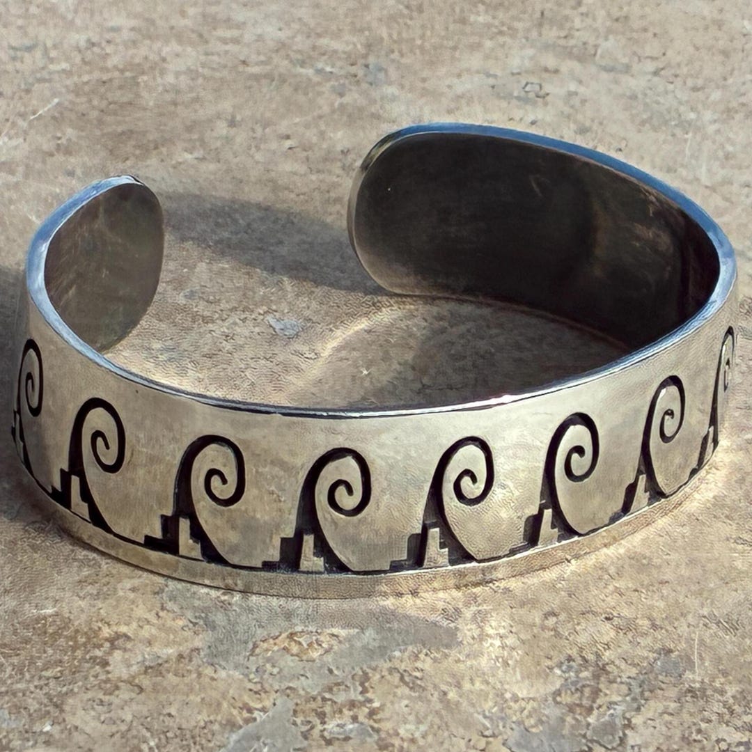 HOPI Gene Pooyouma シルバー 波柄 デザイン バングル Gene Pooyouma Vintage Hopi Big Waves Vintage Sterling Silver