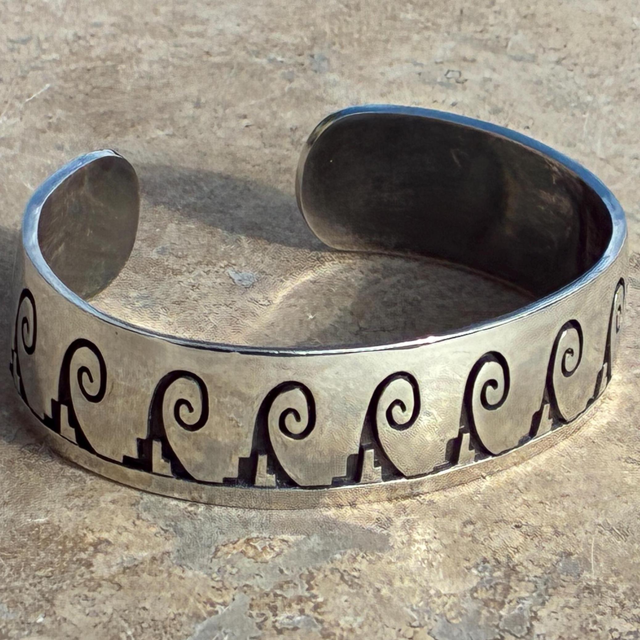 HOPI Gene Pooyouma シルバー 波柄 デザイン バングル Gene Pooyouma Vintage Hopi Big Waves Vintage Sterling Silver