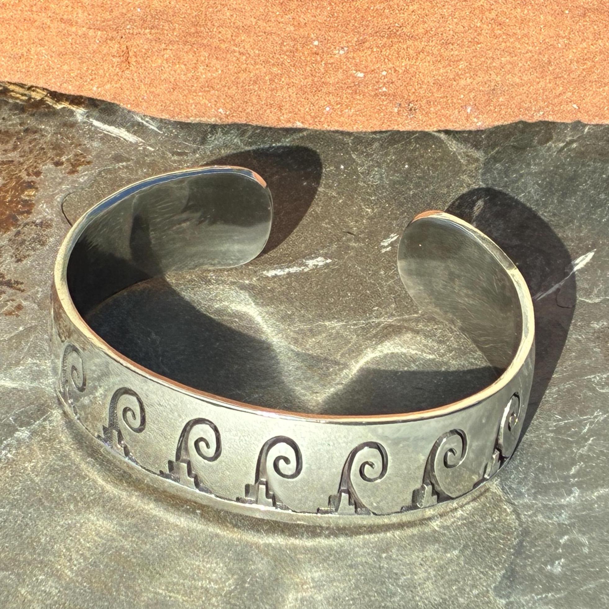 HOPI Gene Pooyouma シルバー 波柄 デザイン バングル Gene Pooyouma Vintage Hopi Big Waves Vintage Sterling Silver