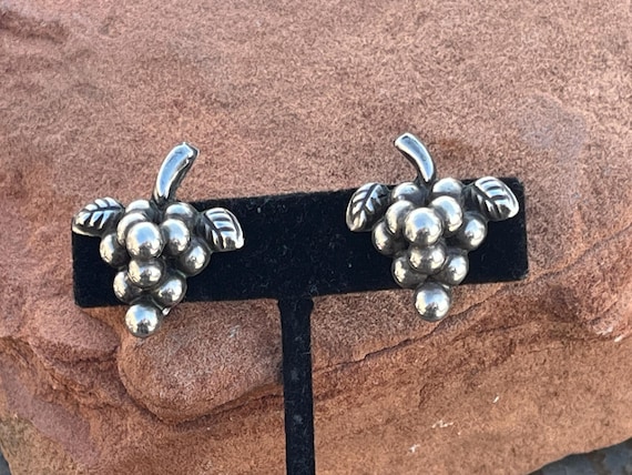 Vintage Mexico Silver Screw Back Grape Bunch Wine Enthusiast Earrings