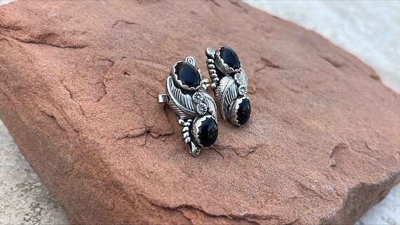 Gil Brown Vintage Native American Navajo Black Onyx Sterling Silver Bear Pendant Gil Brown Vintage Native American Navajo Black Onyx Sterling Silver Bear Pendant
