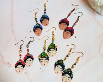 Boucles d'oreilles Frida Kahlo inspiration, illustrées à la main, plastique