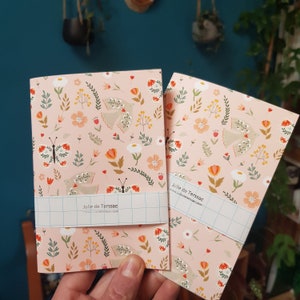 Quaderno primaverile boho illustrato, rosa e verde, formato A6