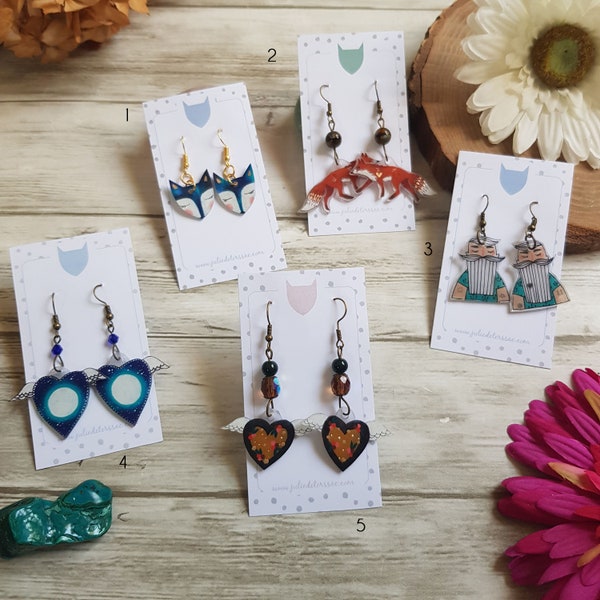 Boucles d'oreilles motifs illustrées à la main