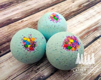 Eucalyptus bath bomb, bath bomb, eucalyptus, bath bombs, 4.5 ounce tennis ball size bath bomb fizzy, relaxing fizzy bath bomb, eucalyptus