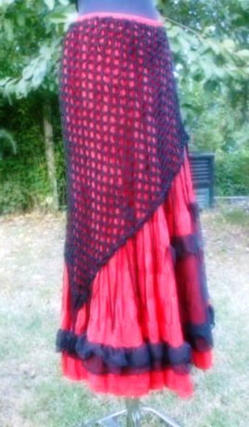Falda de seda natural reciclada roja y negra, falda maxi bohemia, falda de festival con volantes, falda gitana chic, falda deshilachada chic imagen 3