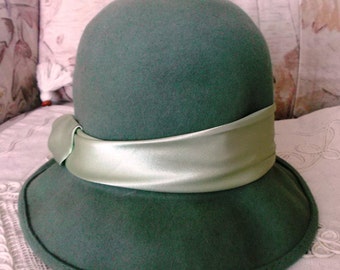 Vintage 1970s  Wool olive green Felt  Hat