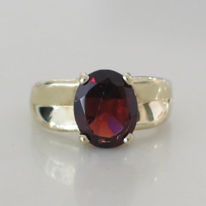 14 kt geelgouden granaat solitaire ring ovale rode januari geboortesteen sieraden