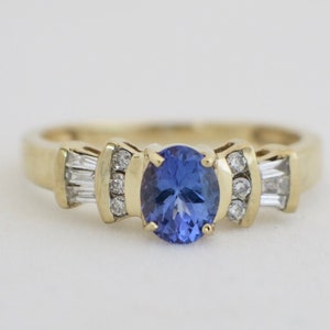 14K Yellow Gold Tanzanite Ring with Diamond Accents Oval Cut Size 7