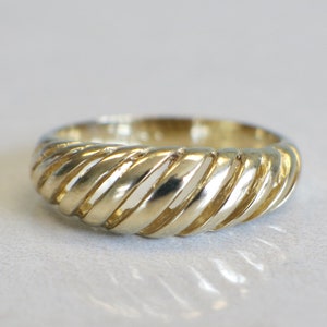 14K Yellow Gold Domed Band Ring Classic Ribbed Design Size 7