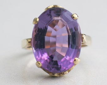 Large Oval Amethyst and 14K Gold Vintage Statement Cocktail Ring