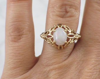 14K Yellow Gold Vintage Opal Ring Oval Cabochon Fire Gemstone Jewelry