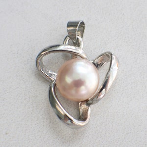 18K White Gold Pink Pearl Pendant Vintage June Birthstone Jewelry