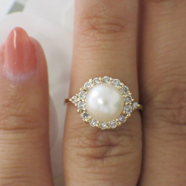 Pearl and Diamond Halo Vintage 14K Yellow Gold Ring