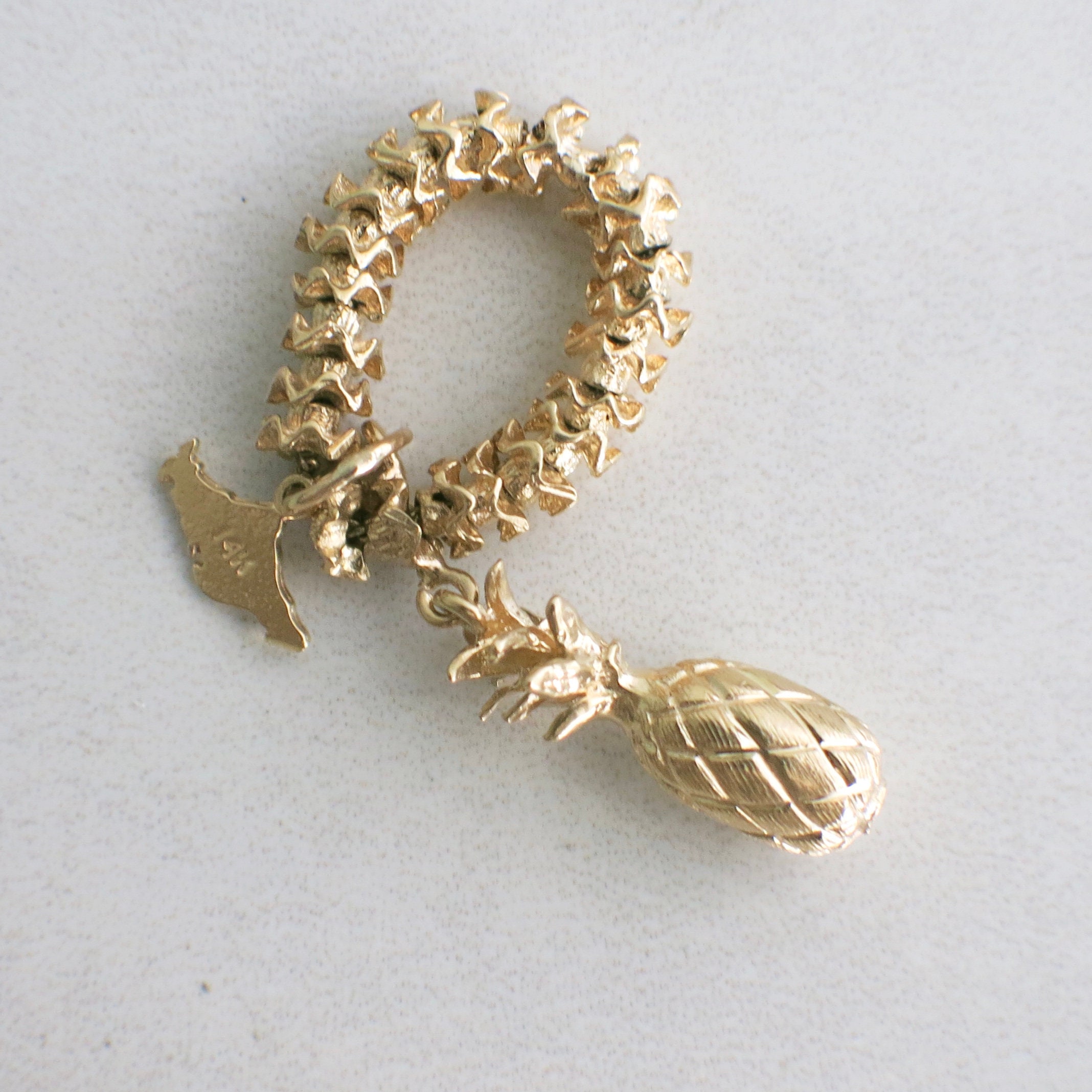 Vintage 14K Yellow Gold Aloha Pineapple and Lei Hawaiian Charm