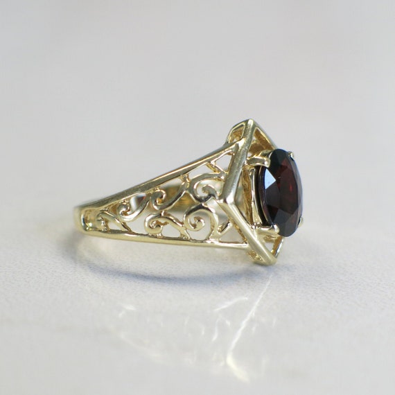 14K White Gold Oval Mozambique Garnet Scroll Set Ring 14K White Gold Oval Mozambique Garnet Scroll Set Ring