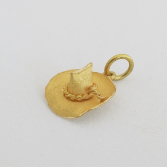 18K Yellow Gold Vintage Cowboy Hat Charm - image 1