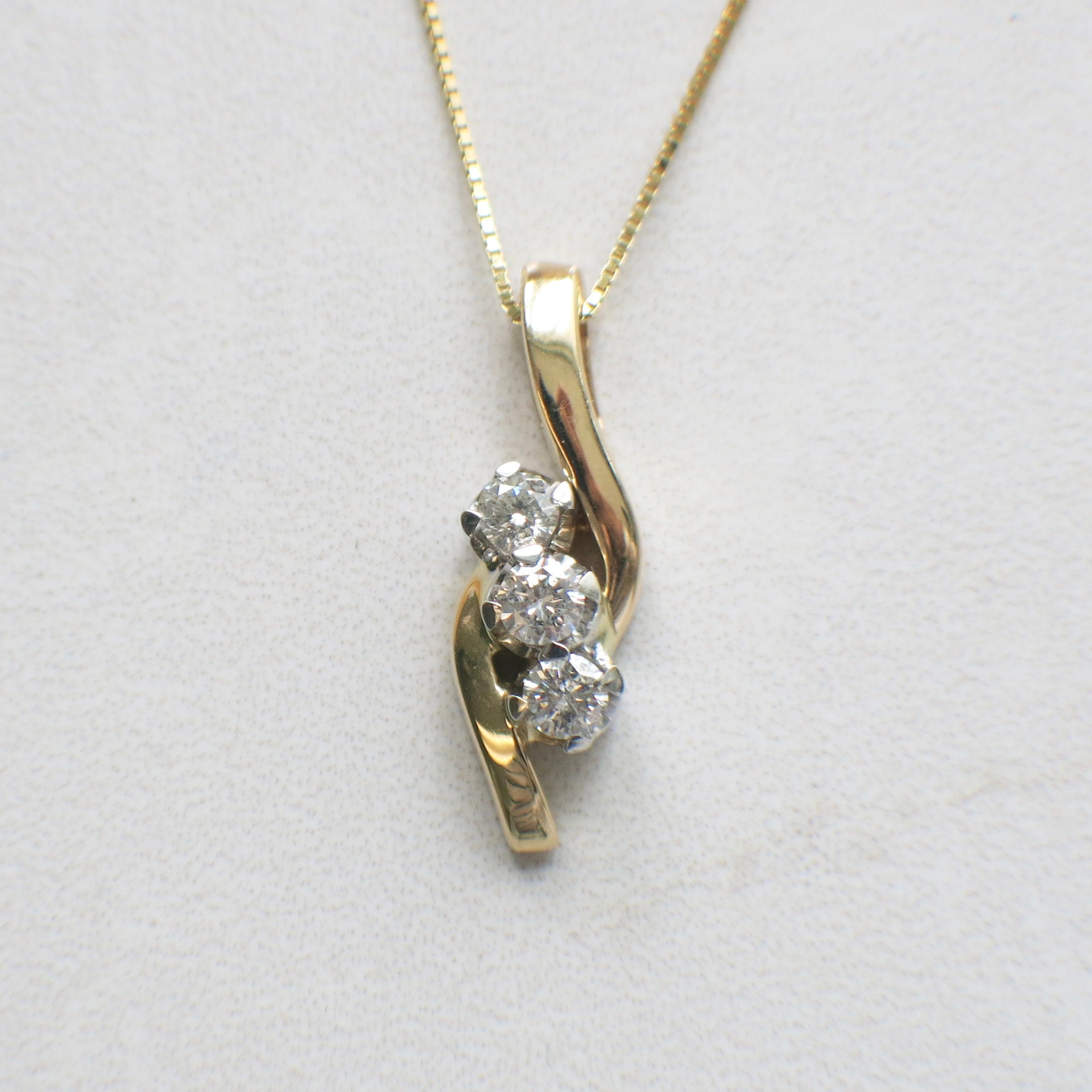 Three Stone S Diamond Vertical Necklace 
