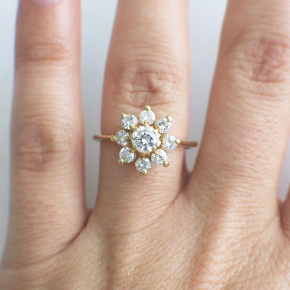 Vintage 14K Yellow Gold Diamond Flower Cluster Ri… - image 4