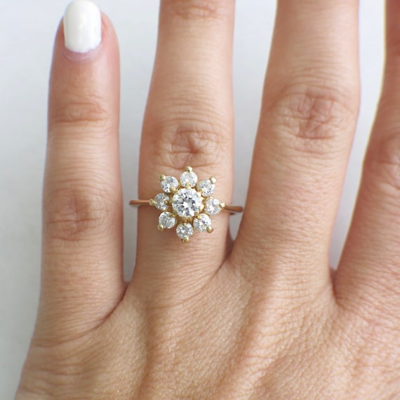 Vintage 14K Yellow Gold Diamond Flower Cluster Ri… - image 5