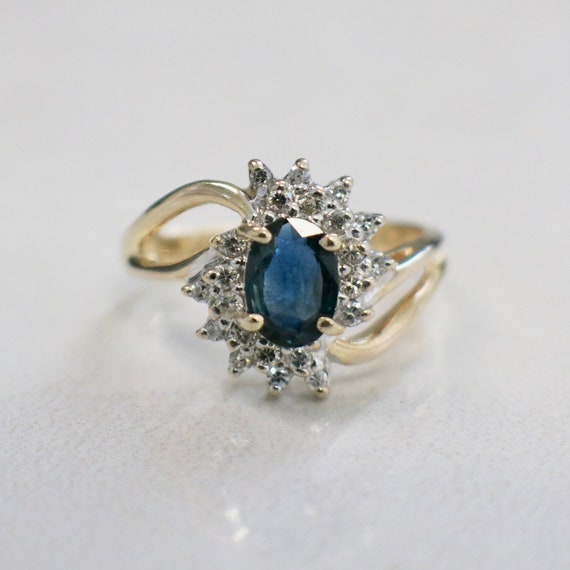 14K Yellow Gold Oval Sapphire and Diamond Halo Ring Split Shank Size 6.5
