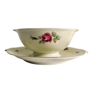 Vintage Floral Design Rosenthal “Aida “ One Piece Gravy Boat FREE DOMESTIC  SHIPPING!!!