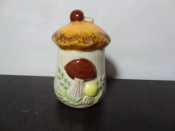 Square 1//2/" H Miniature Dollhouse Porcelain Salt and Pepper Shakers