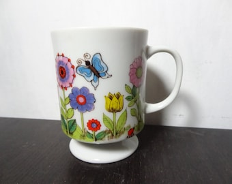 Vintage Friendship Pedestal Coffee Mug with Flower, Butterfly, and Cute Quote