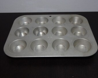 Vintage Retro Wear Ever Aluminum Mini Muffin Tin - Retro Storage - 12 Cup Muffin Tin