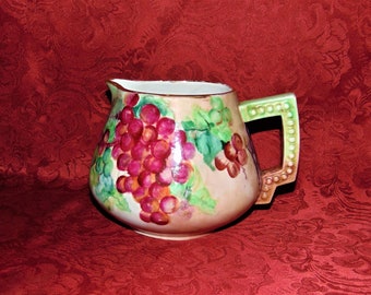 Pichet squat en porcelaine des années 1910 Raisins et feuilles peints à la main magnifiques!